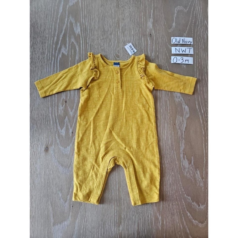 Old navy baby girl romper 0-3 mos